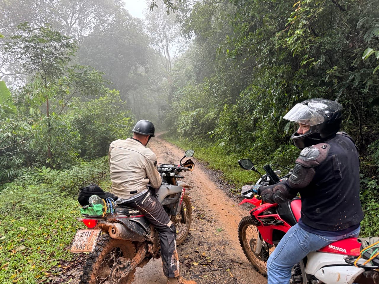 Last regroup before the descent to Mae Chaem. Visibility about forty metres.