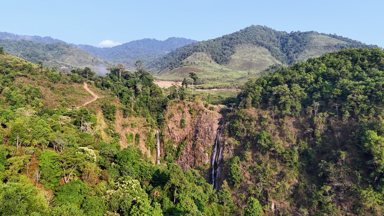 The Road to Tha Koh Kha